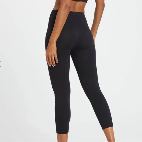 SPANX Look at Me Now Seamless Cropped Leggings-Very Black - Picture 5 of 9